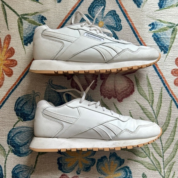 white Reebok sneakers - Picture 2 of 6